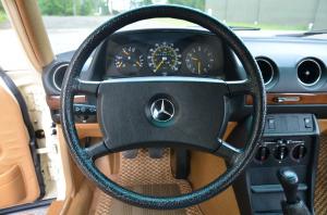 Mercedes-Benz 240 D 1983 года  (EU)